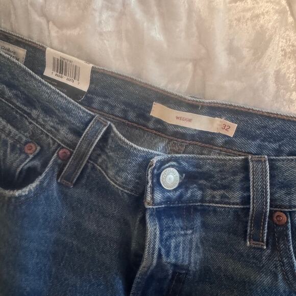 Levi's Blue Wedgie Straight Leg Jeans with Natural Distressing - Picture 2 of 8